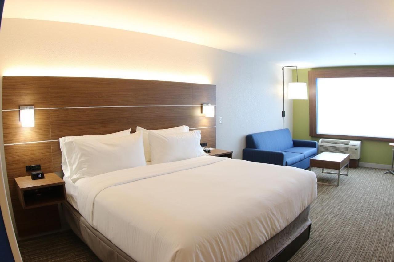 Holiday Inn Express & Suites - Detroit Northwest - Livonia By Ihg Екстер'єр фото