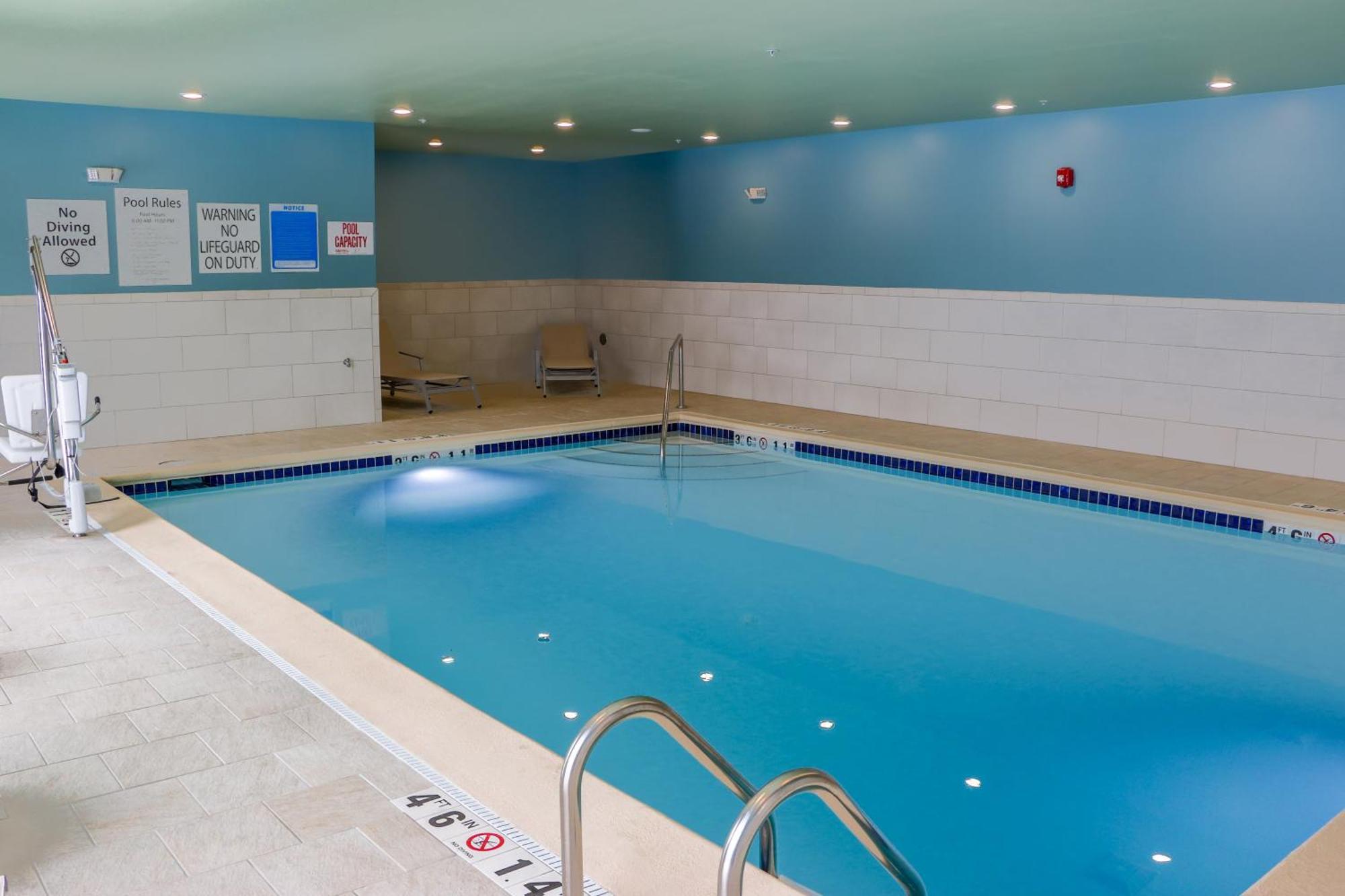 Holiday Inn Express & Suites - Detroit Northwest - Livonia By Ihg Екстер'єр фото