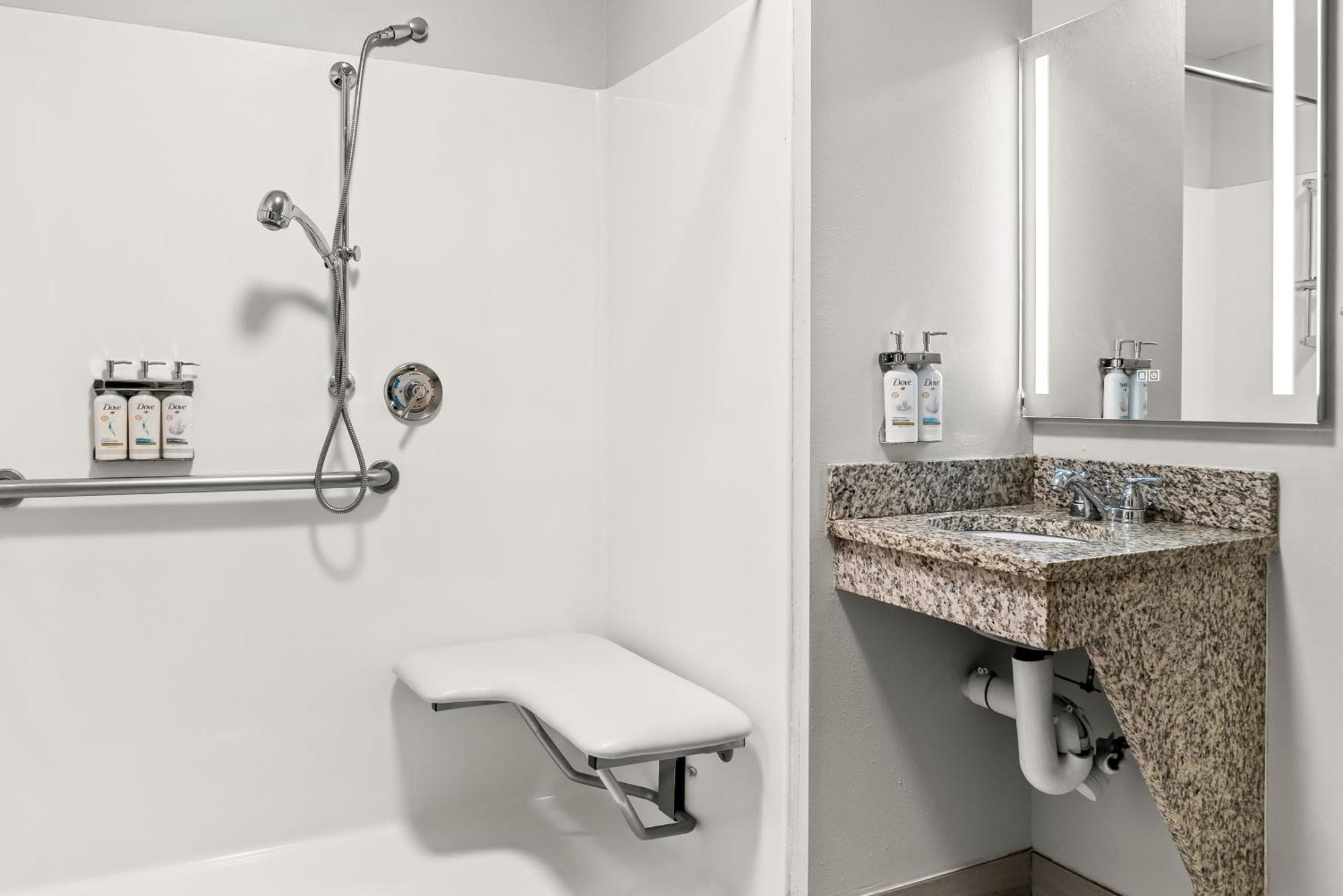 Holiday Inn Express & Suites - Detroit Northwest - Livonia By Ihg Екстер'єр фото