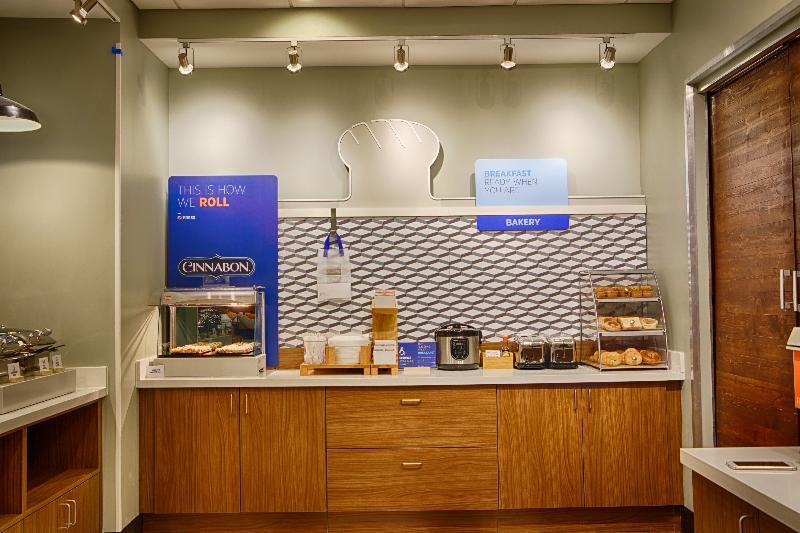 Holiday Inn Express & Suites - Detroit Northwest - Livonia By Ihg Екстер'єр фото