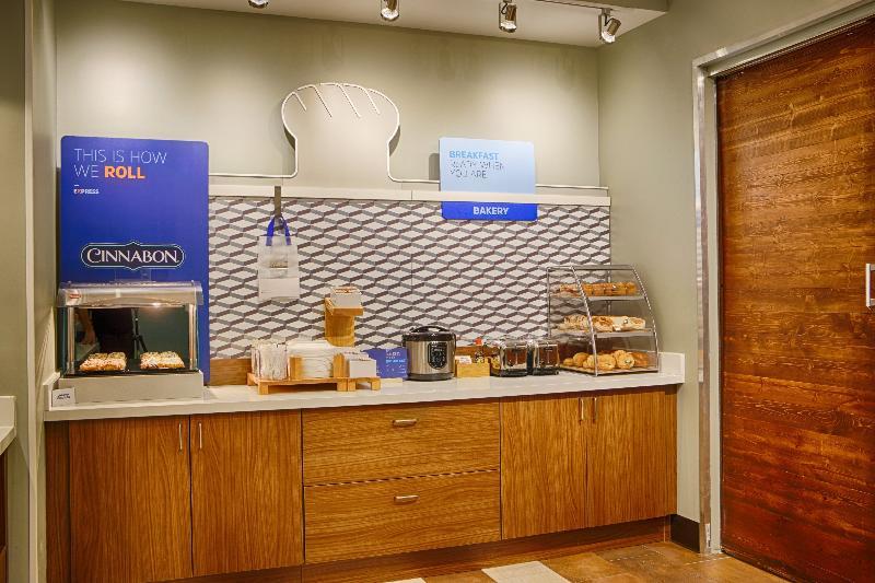 Holiday Inn Express & Suites - Detroit Northwest - Livonia By Ihg Екстер'єр фото